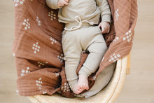 Load image into Gallery viewer, Chestnut Textiles Muslin Quilt
