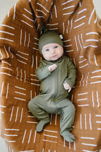 Load image into Gallery viewer, Olive Bamboo Footed Zipper
