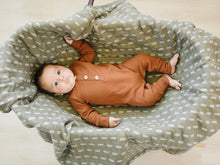 Load image into Gallery viewer, Olive Strokes Muslin Quilt
